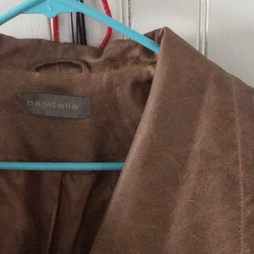 BROWN FAUX LEATHER JACKET - BAGATELLE - Image 2