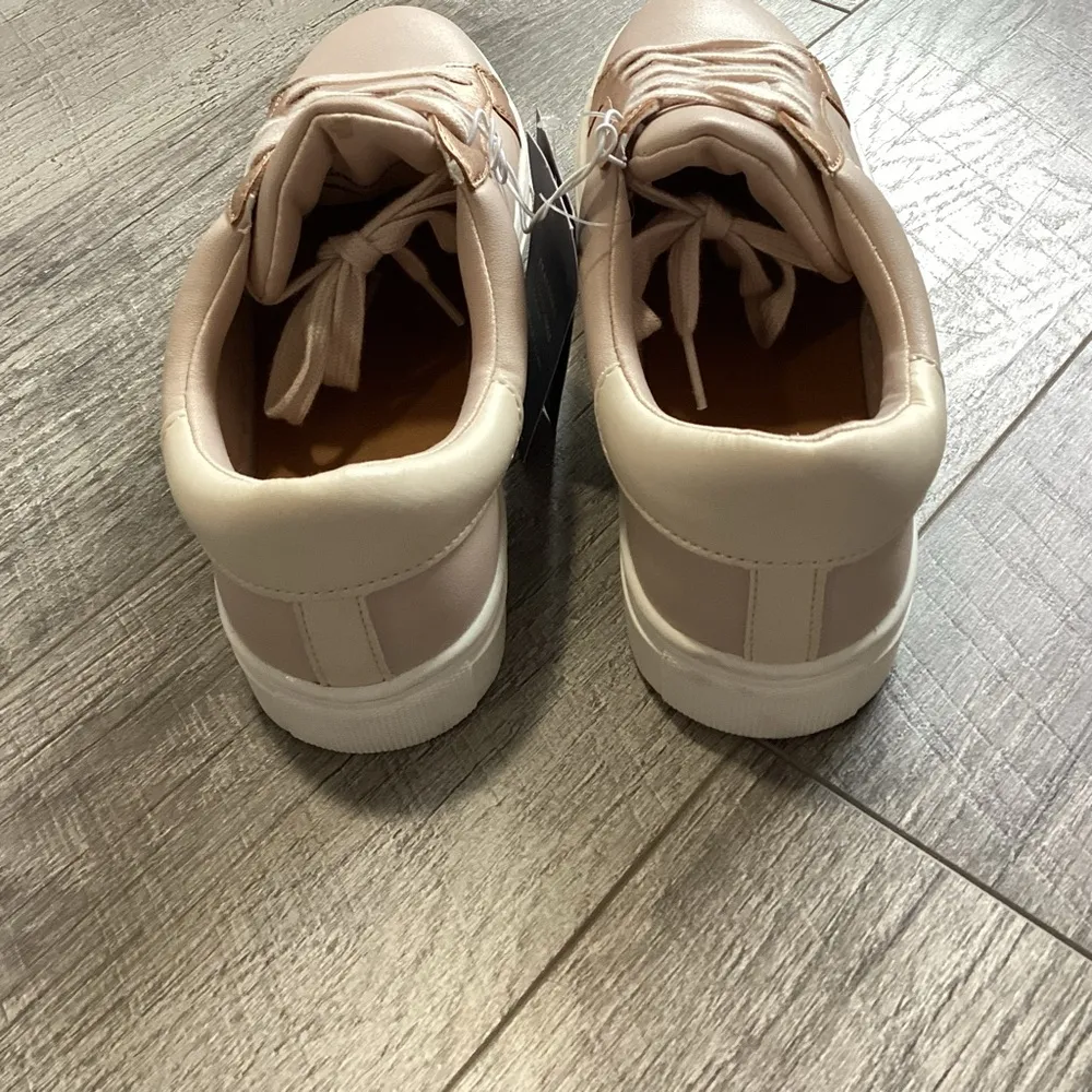 Universal Thread Cadey Sneakers Size 10 NWT - Image 4