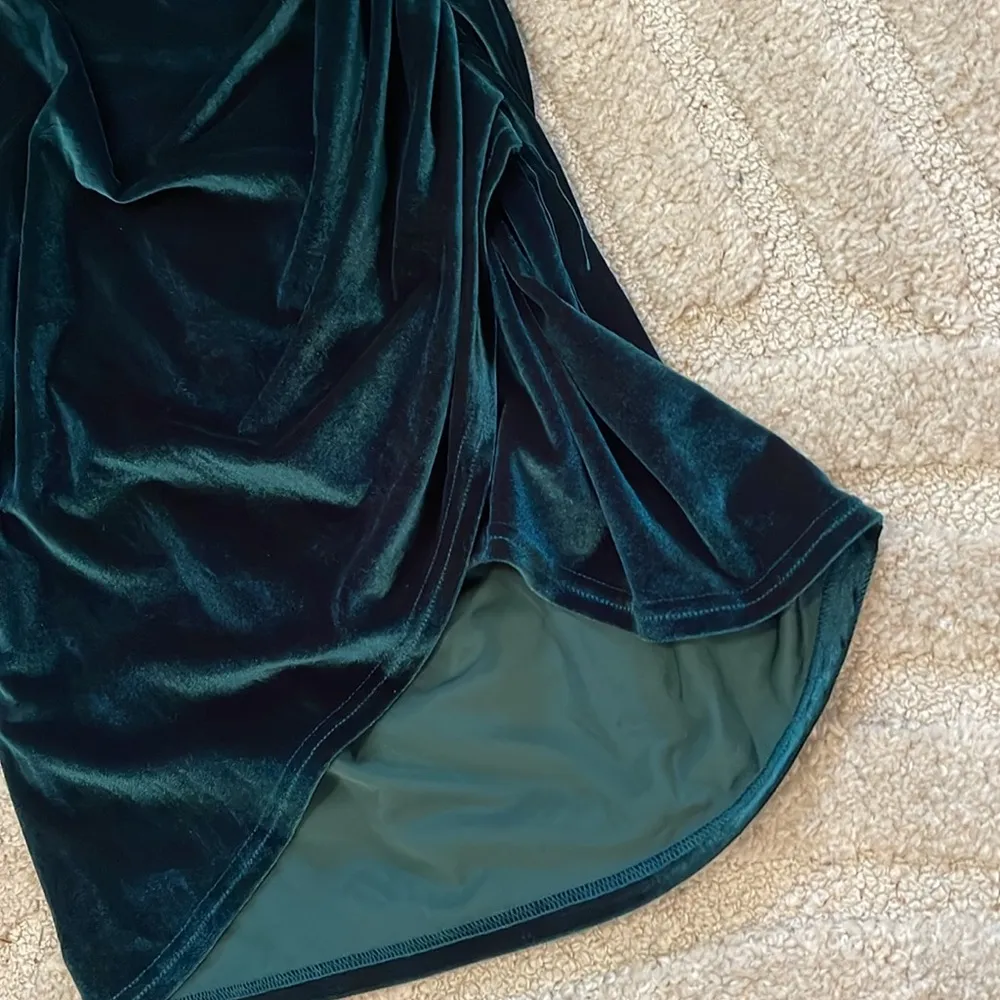 Romance Victory NWT large bodycon tight fit holiday green dress crushed velvet - Image 2