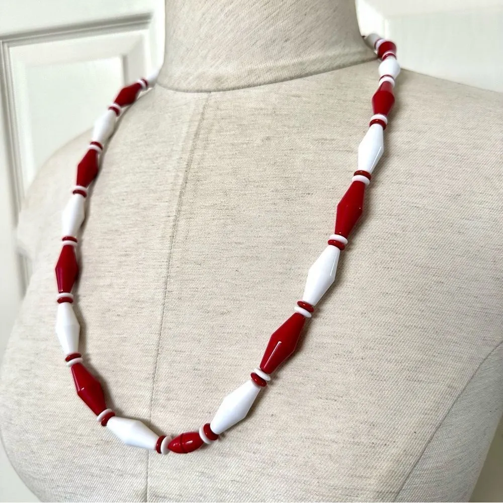 Vintage red and white beaded cocktail necklace - Image 2