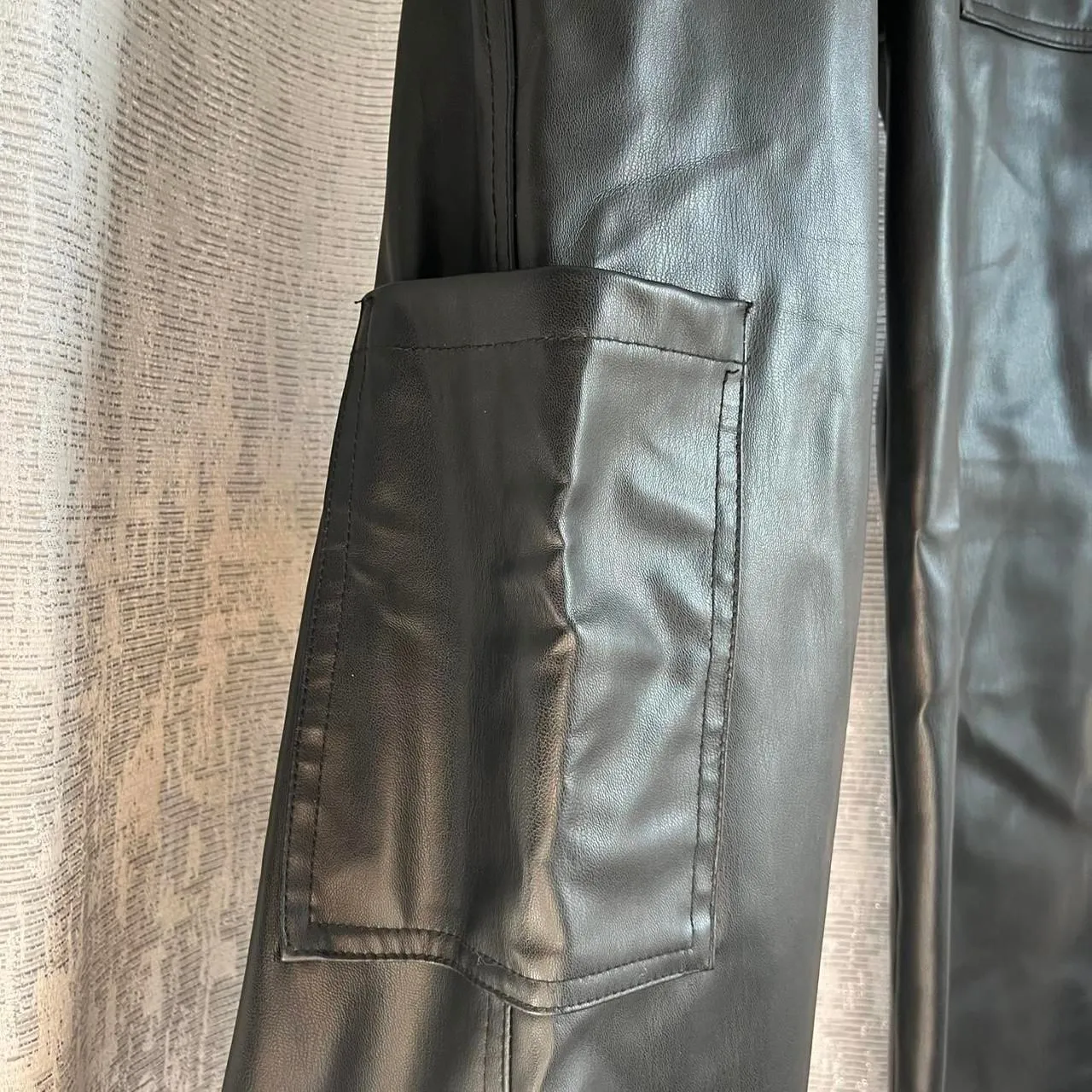 ZARA Black Faux Leather High-Rise Full Length Straight Cargo Pants Size Small - Image 7