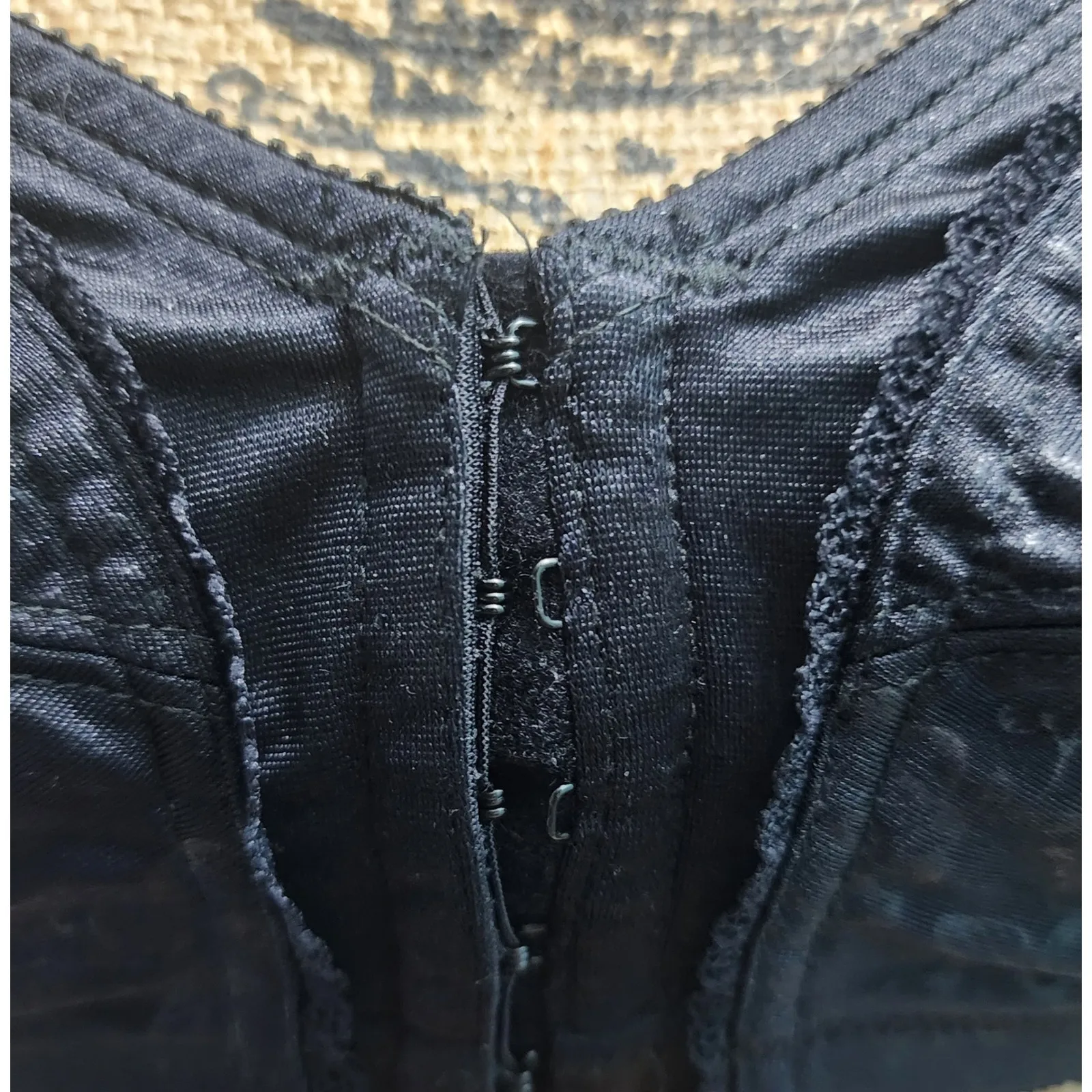 Black Floral Jacquard Front Closure‎ Wirefree Bra Size 38C Adjustable - Image 3