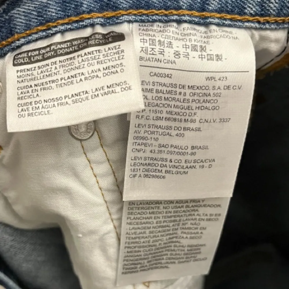 Levi’s 501 shorts size 29 - Image 4