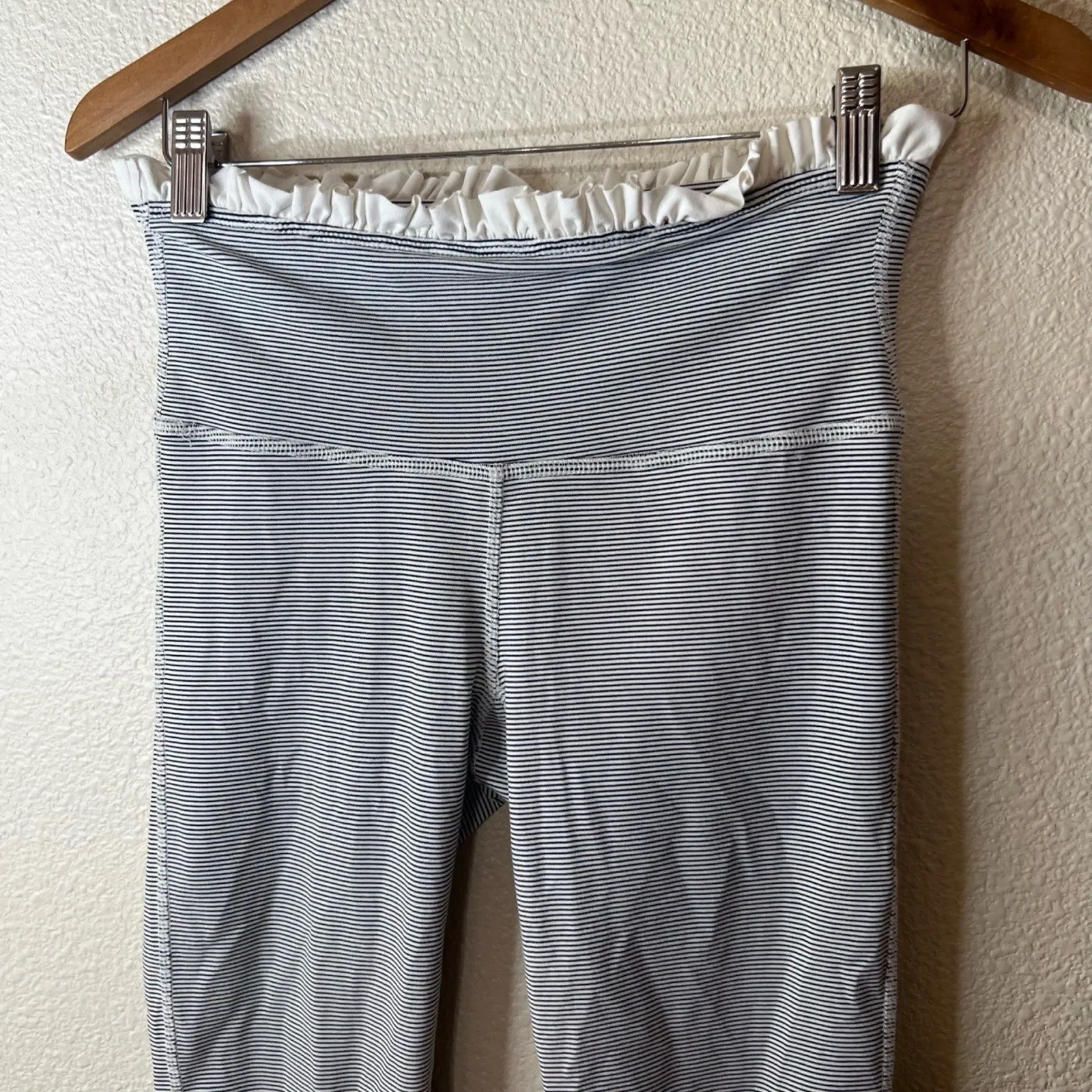 Albion Womens Small Cropped Leggings Black White Stripe High-Waist Ruffled - Image 3