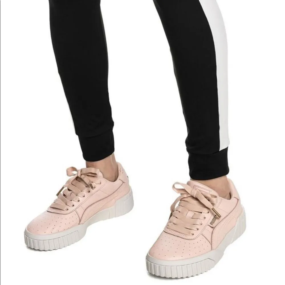 Cali 80s emboss blush pink sneakers - Image 2