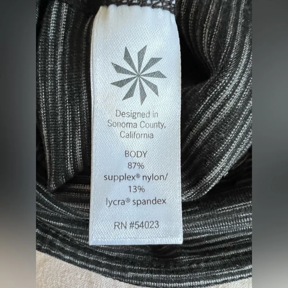 Athleta Energy Power Up Space Dye Grey Athletic Capri Yoga Pants - Small - Image 8