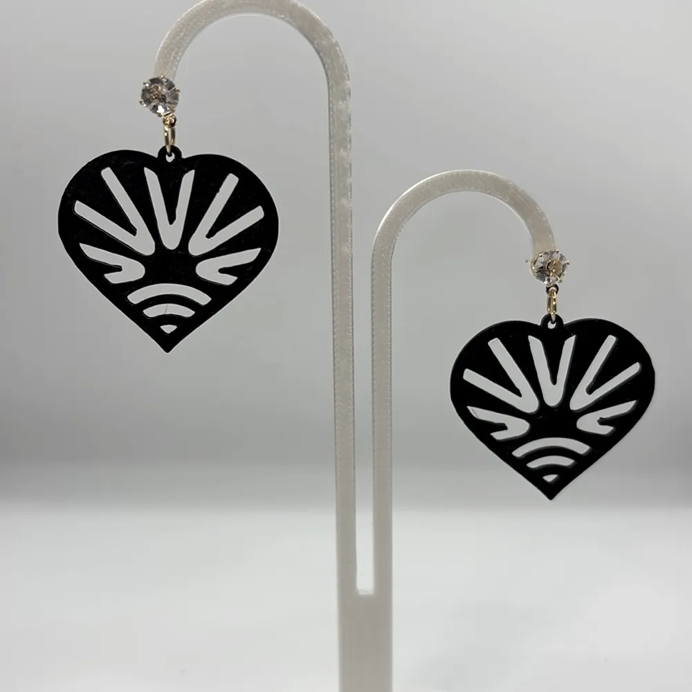 The Heartline Arc Earrings - Image 3