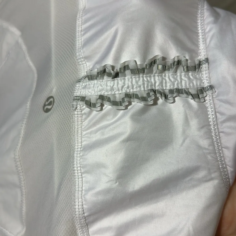 Lululemon breathable jacket white with asymmetrical zip collar to left size 6 - Image 12