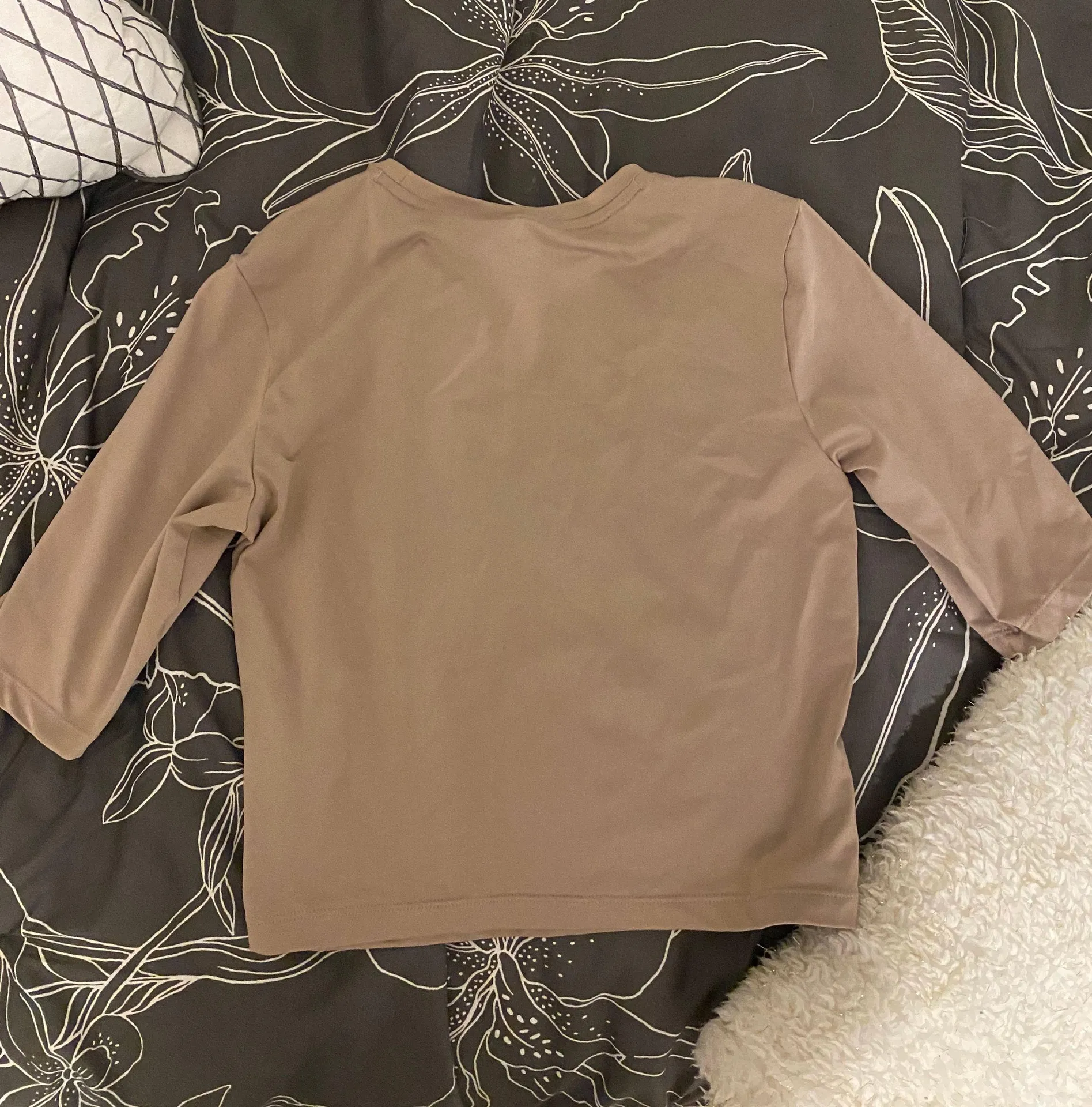 H&M Workout Crop Top - Image 2