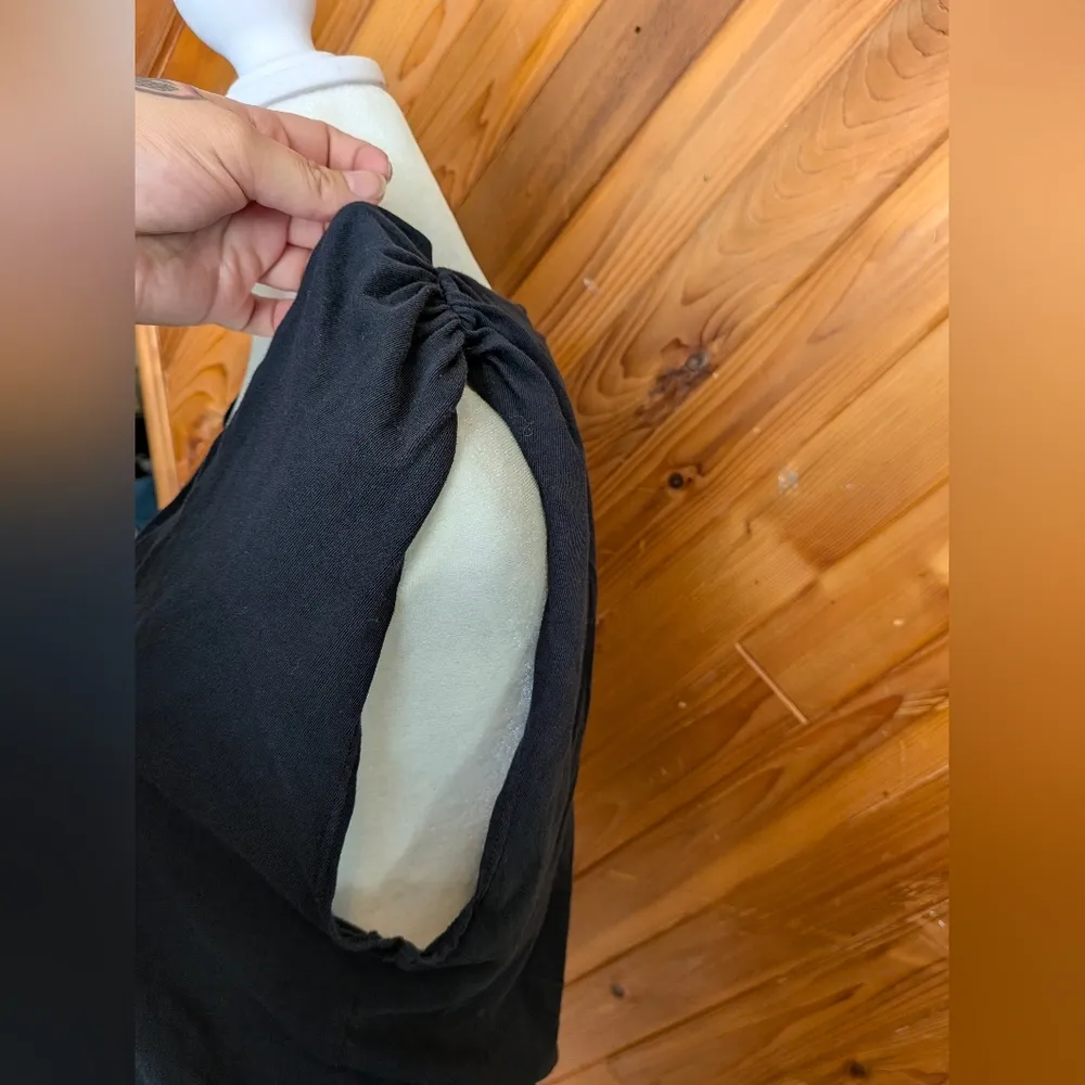 LNA Charcoal V-Neck Short Sleeve Tee Size Small - Image 2