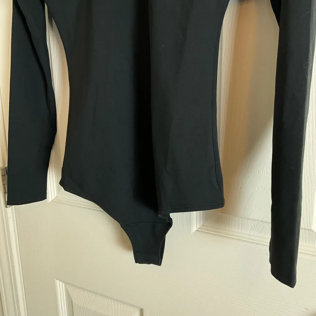 Spanx Classic Black Scoop Neck Long Sleeve Bodysuit Size Medium - Image 5