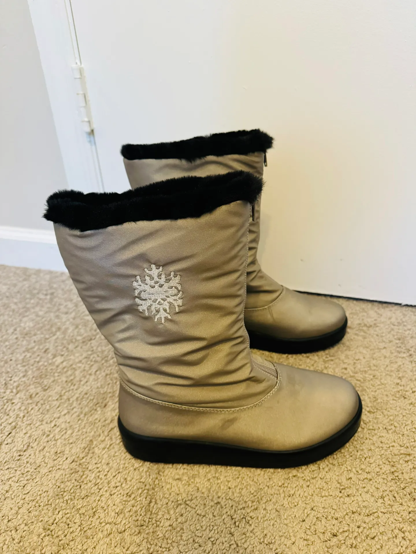 Comfortview Snowflake Weather Boot Mid Calf Women's Winter Snow Boots 8W - Image 3
