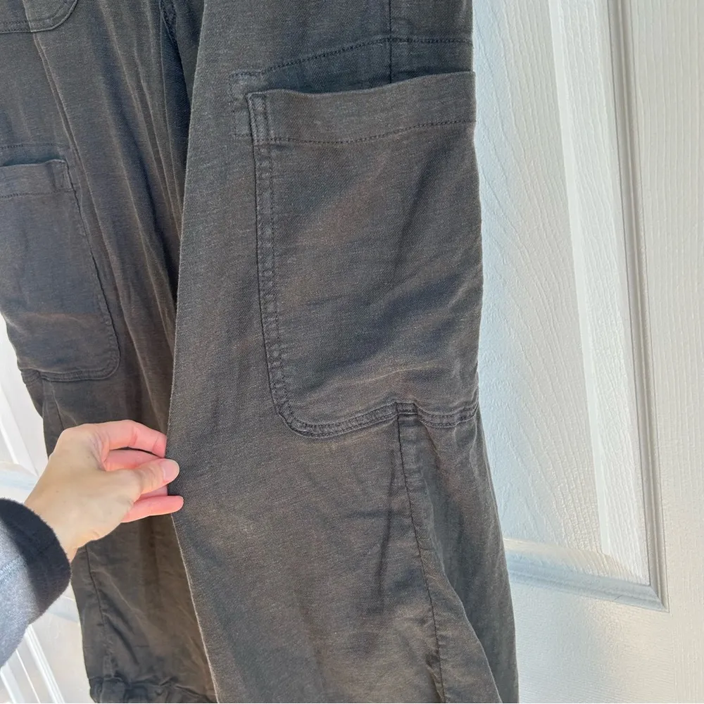 American Eagle  Dreamy Drape Linen-Blend Baggy Wide-Leg Cargo Pant - Image 3