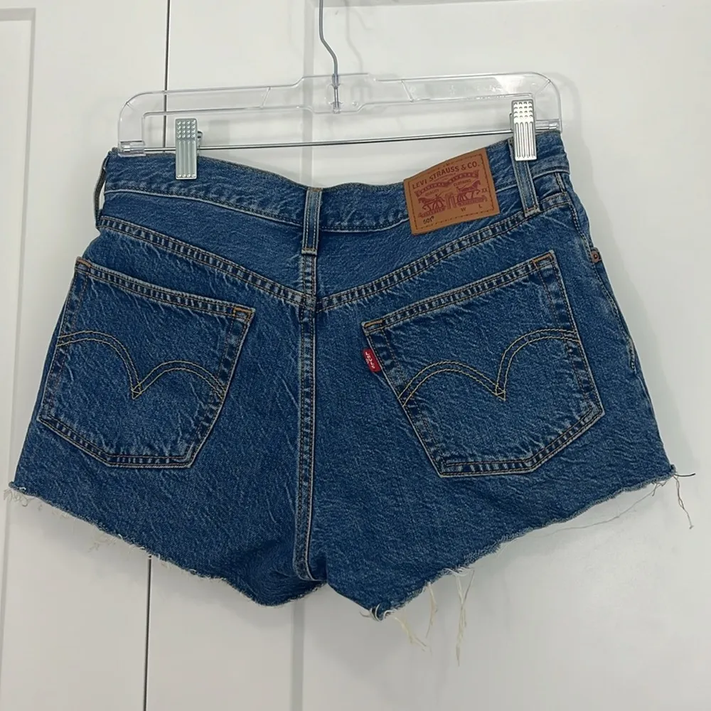 Levi's Size 27 Blue Button Fly Cutoff Denim 501 Jean Shorts - Image 4