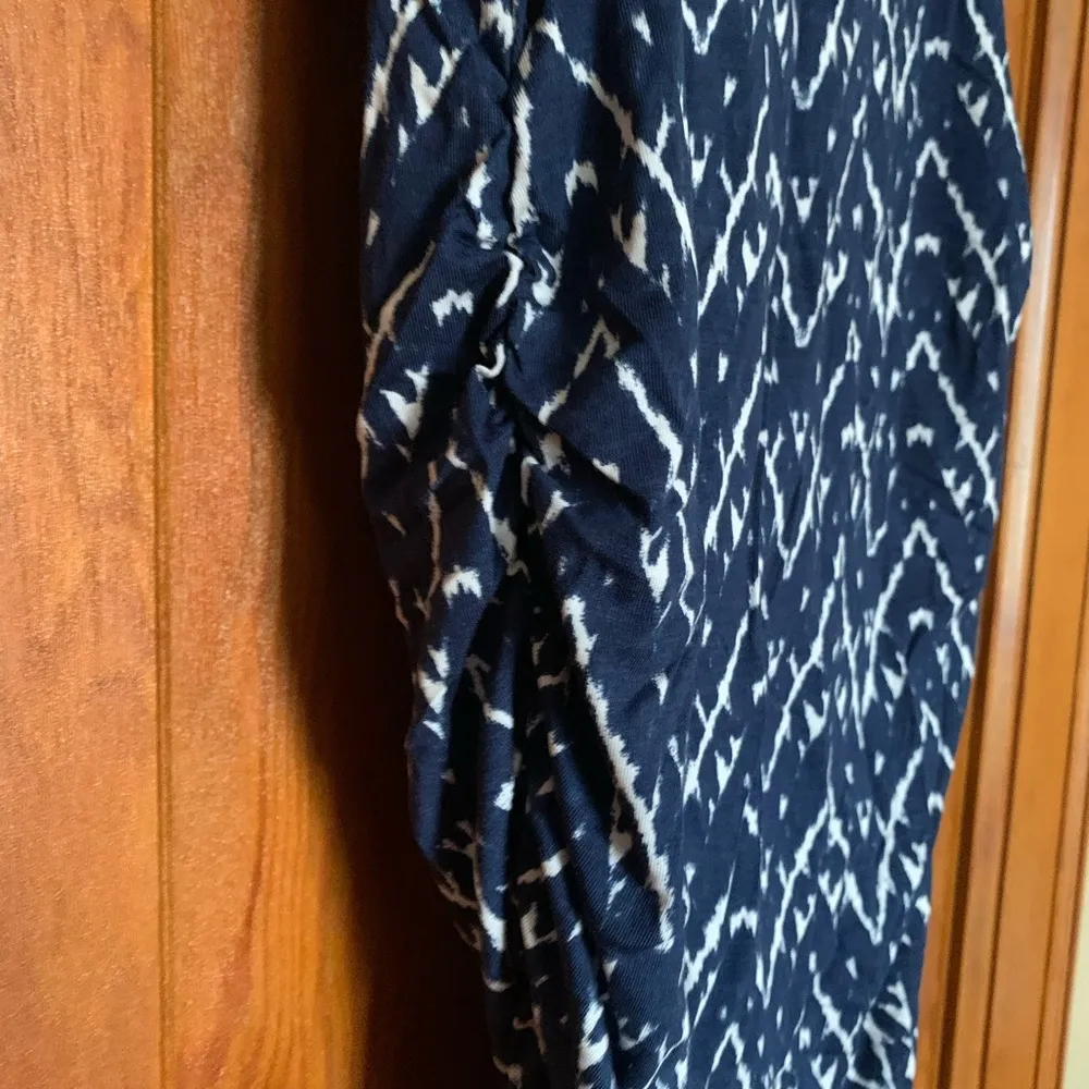 Loveappella Draped front printed dress. Size large - Image 7