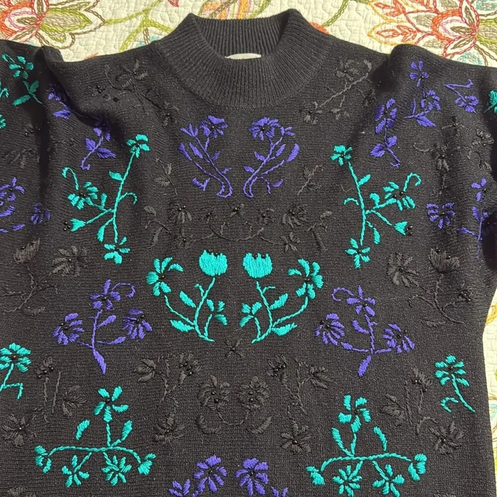Vintage KORET women's size medium embroidered beaded floral sweater teal purple - Image 7
