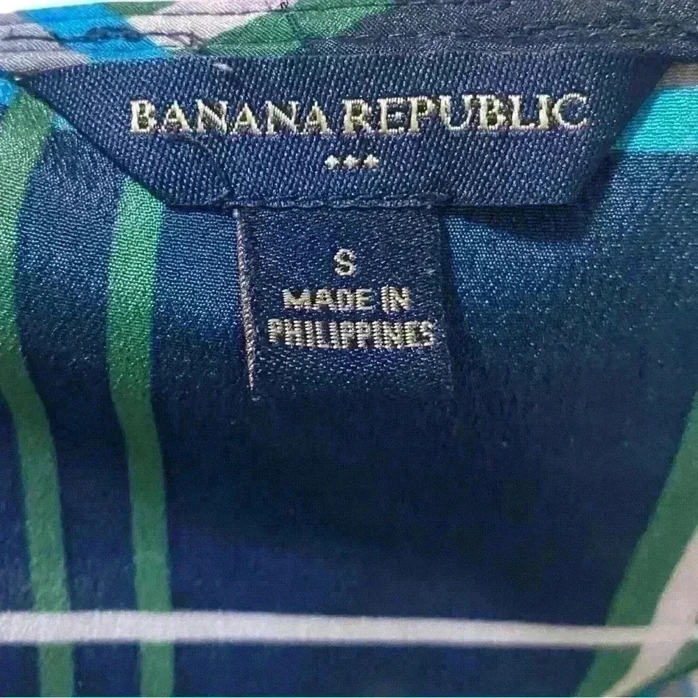 Banana Republic Sleeveless Plaid Button Up Top - Image 7