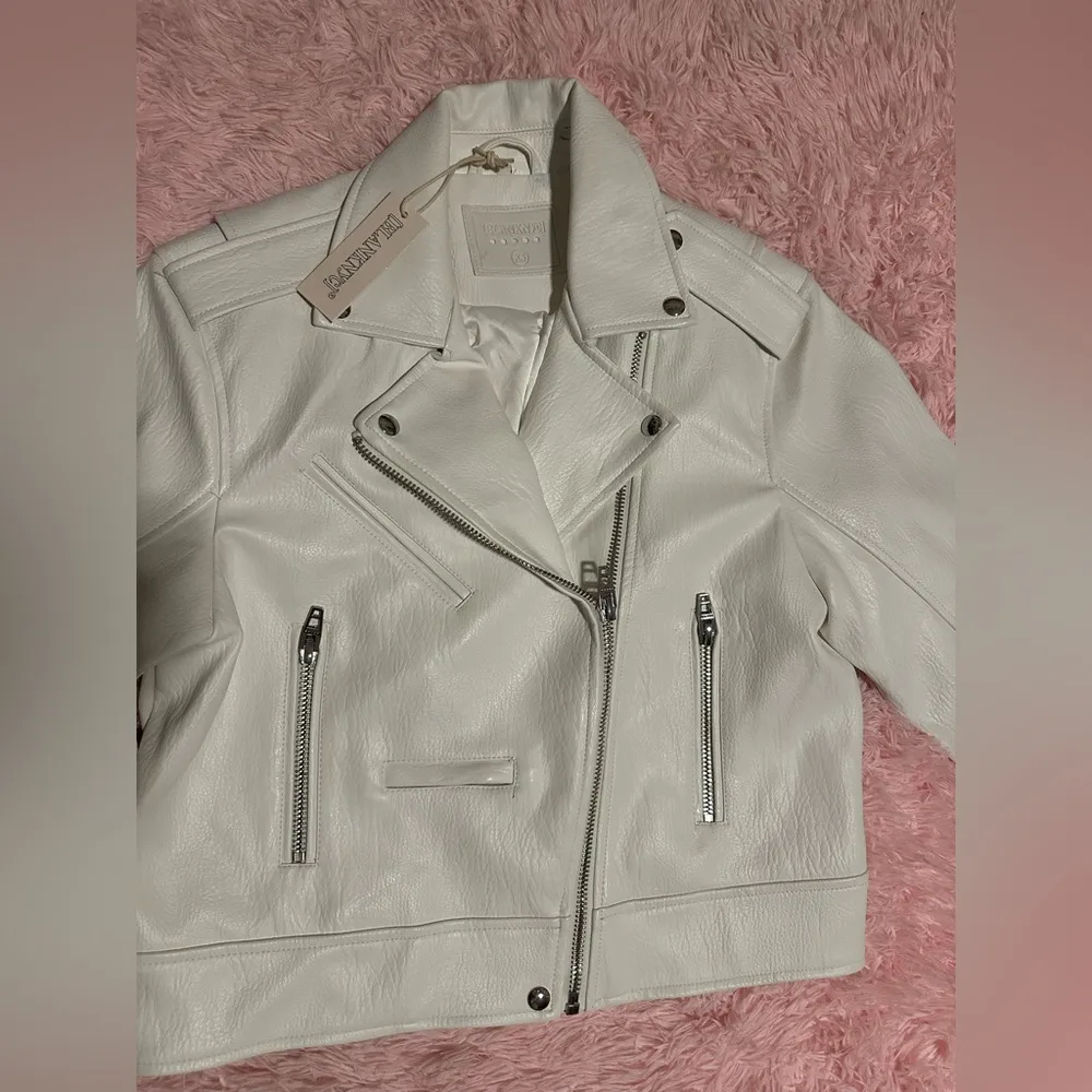 BLANK NYC NWT  White Thick Vegan Leather Biker Jacket Zip Up Moto Jacket - Image 4
