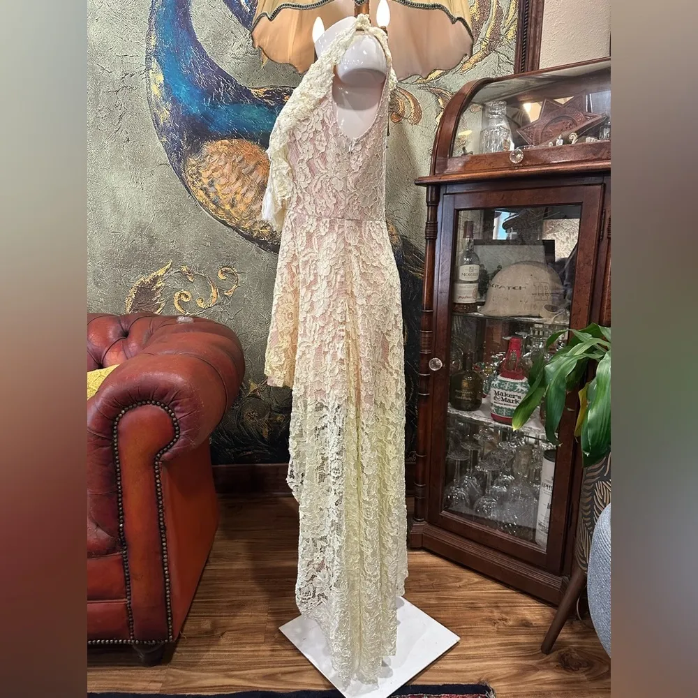 EUC Do + Be pale yellow and beige hight-low lace dress w front strings Vneck - Image 4