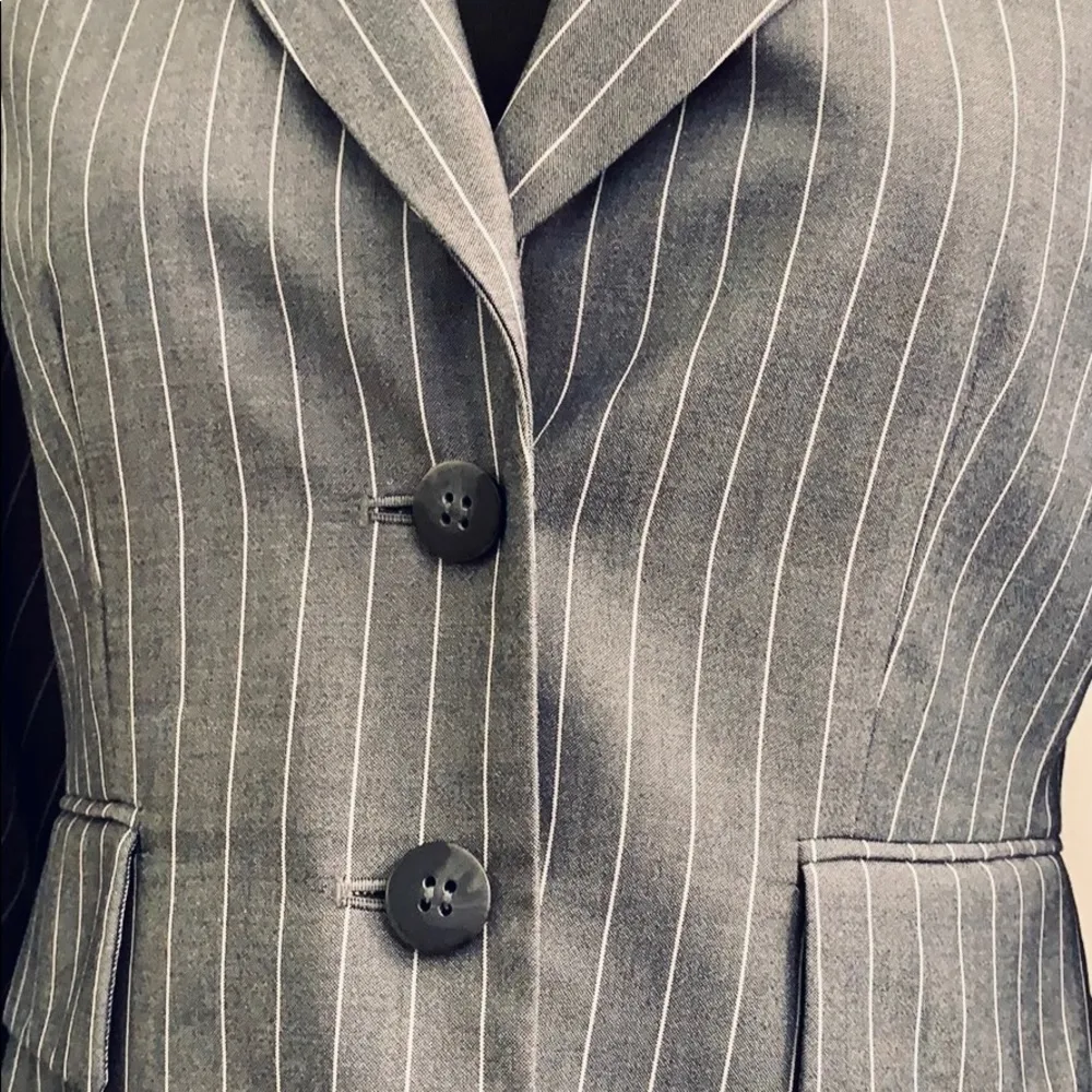 Anne Klein Gray/White Pinstriped Suit Blazer. EUC. - Image 6