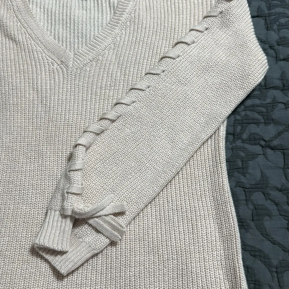 American Eagle size small pullover v-neck knit sweater lace up design on sleeves - Image 9