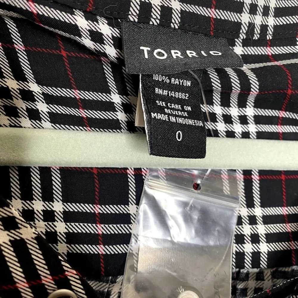 Torrid Lace Up Neck Long Sleeve Plaid Blouse Top Pullover Black Red Large Fall - Image 6