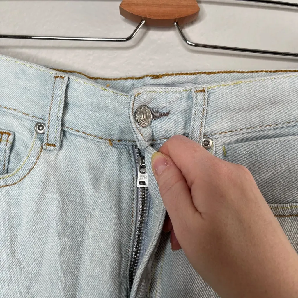 Quiksilver Womens Light Wash Cotton Frayed hem Denim Shorts Size 27 skater - Image 8