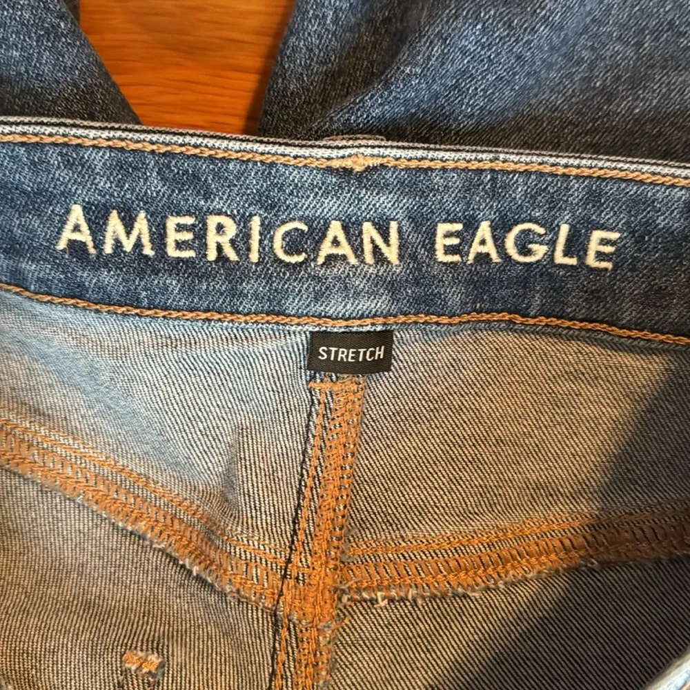Women’s American Eagle Mom Jeans - Image 3