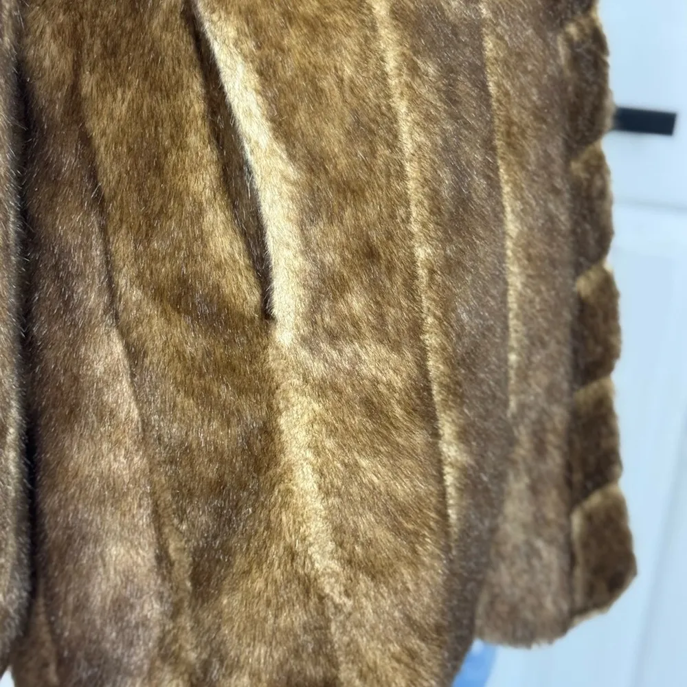 Pamela Mccoy faux fur size Small women's dark brown color coat - Image 8