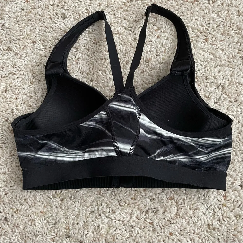 women’s 34B black and white victoria’s secret / victoria sport sports bra! - Image 3