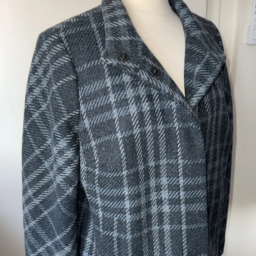 Talbots Women’s Wool Blend Plaid Jacket‎ Size 14 Snap Front Long Sleeve Gray - Image 3