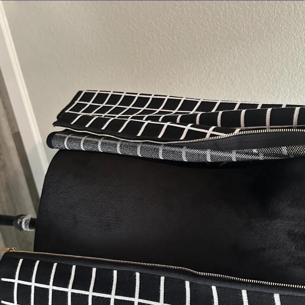 Black and White Grid Pattern Women's Cardigan - Image 4