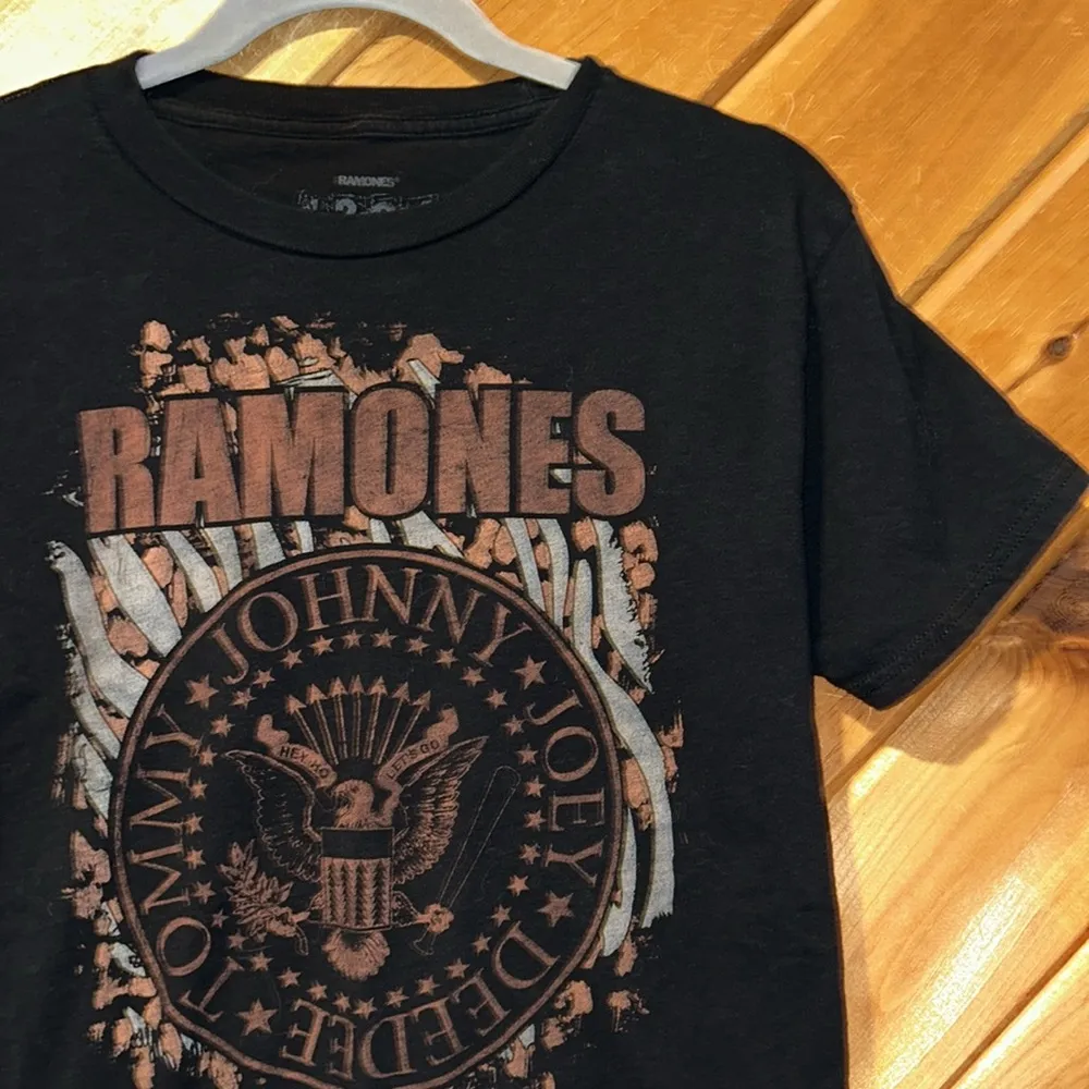 Ramones black graphic band tshirt - Image 2
