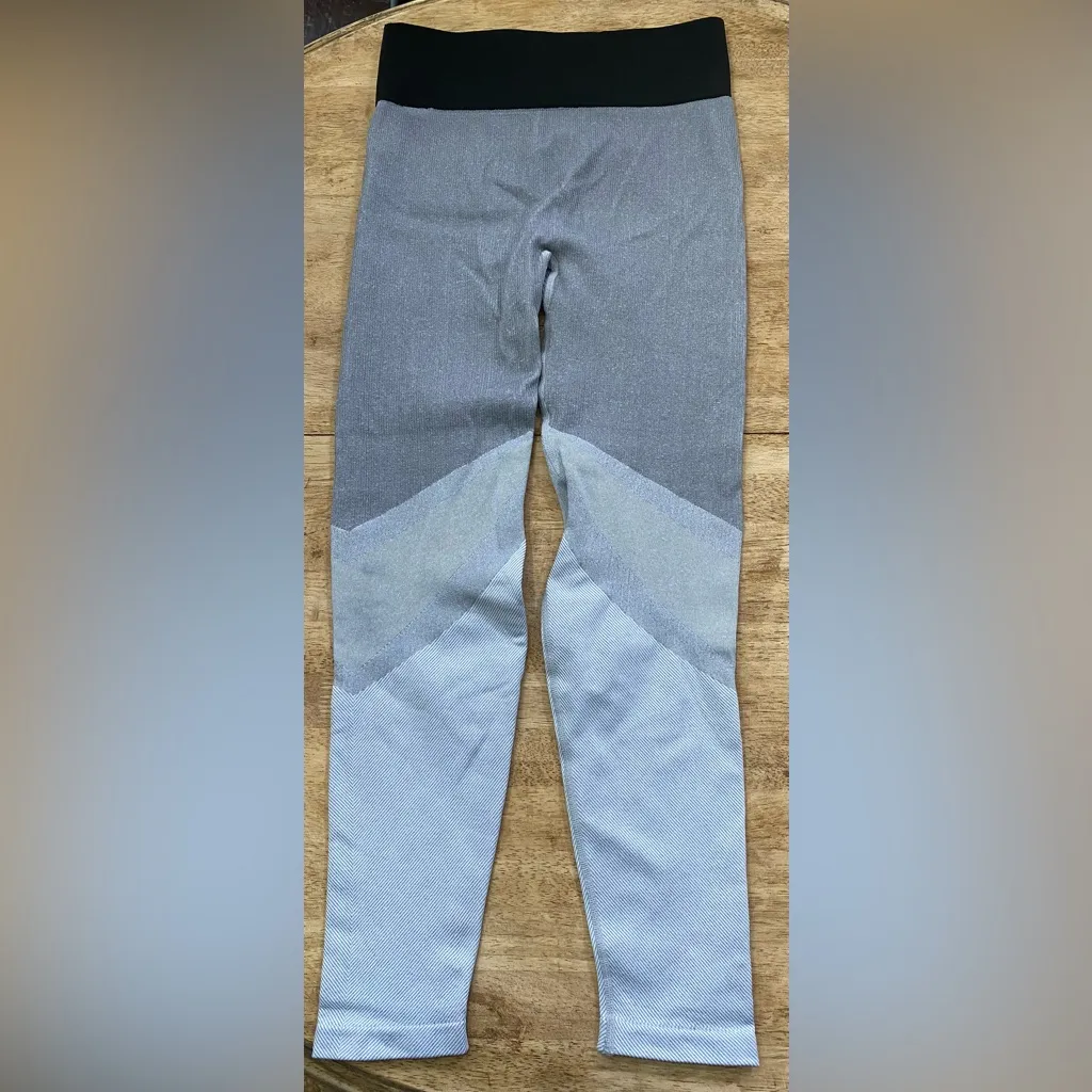 Aerie Women’s Large Nylon Blend High Waisted‎ Black/Gray Ombré Textured Leggings - Image 5