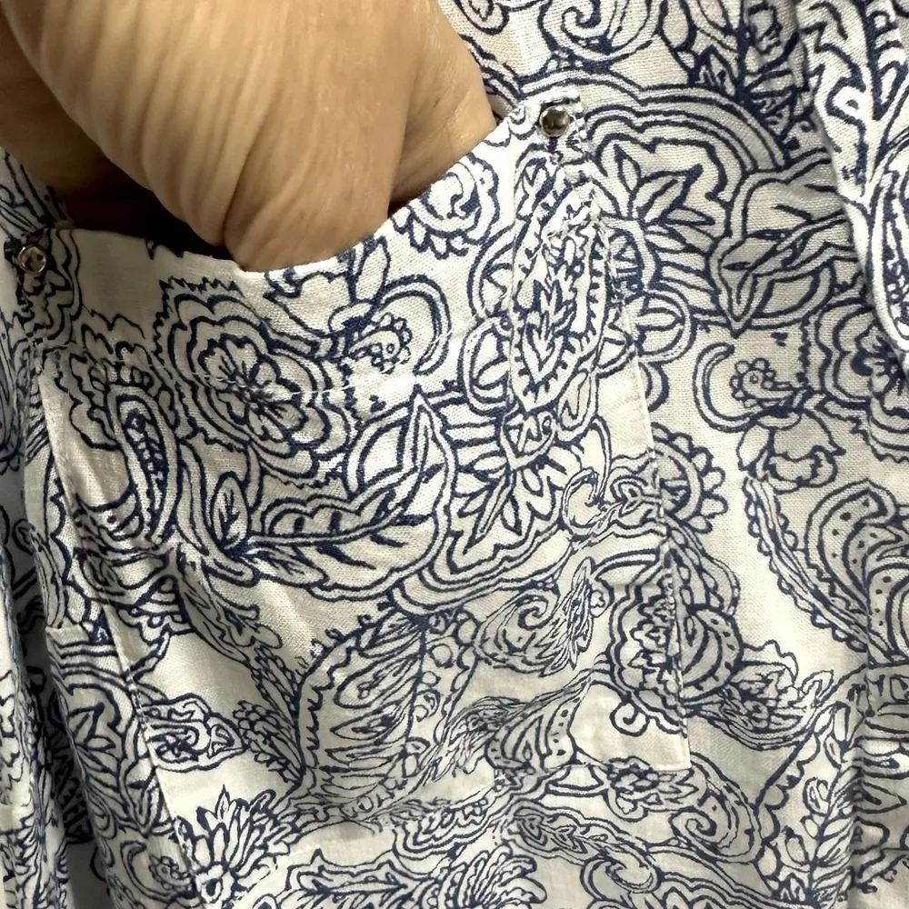 Dana Buchman Sleeveless Button Up Paisley Print Blue White Pocket Shirt Size XL - Image 4