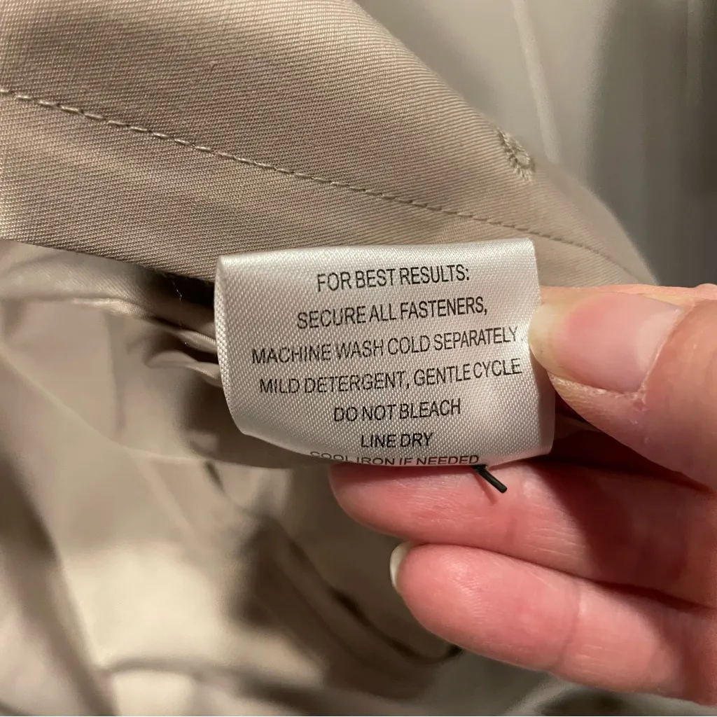 Cute Pendleton classic tan belted mid trench rain jacket tortoise accents - Image 10