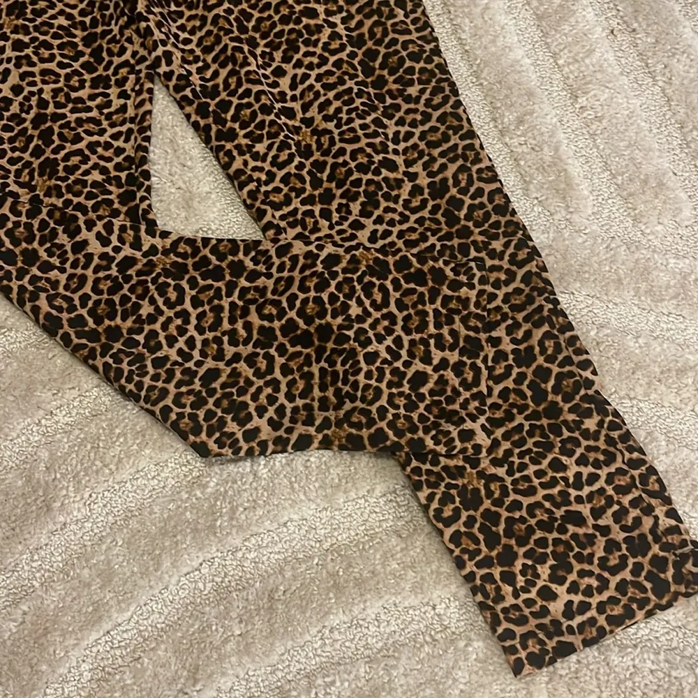 NA-KD revolve leopard print pant pockets 38 lightweight US size 8 - Image 2