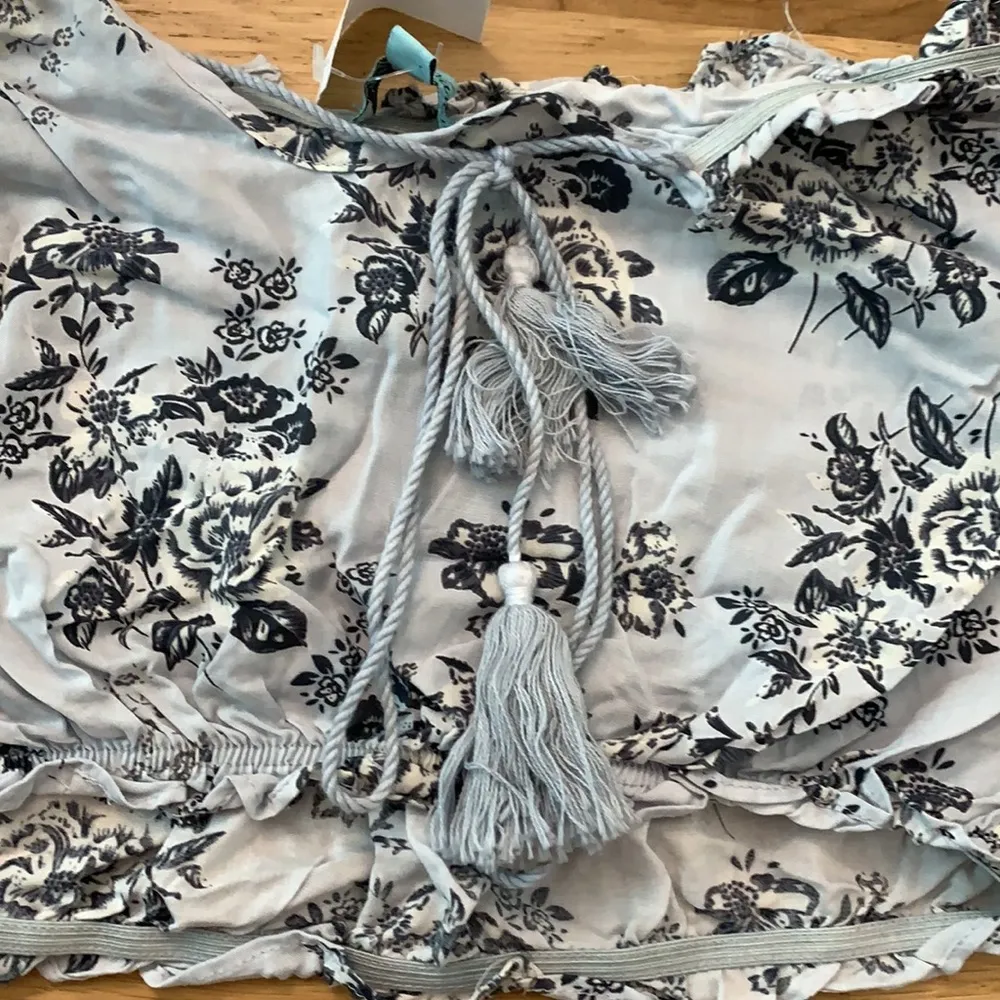 NWT LF blue floral wrap short and off the shoulder top set - Image 6