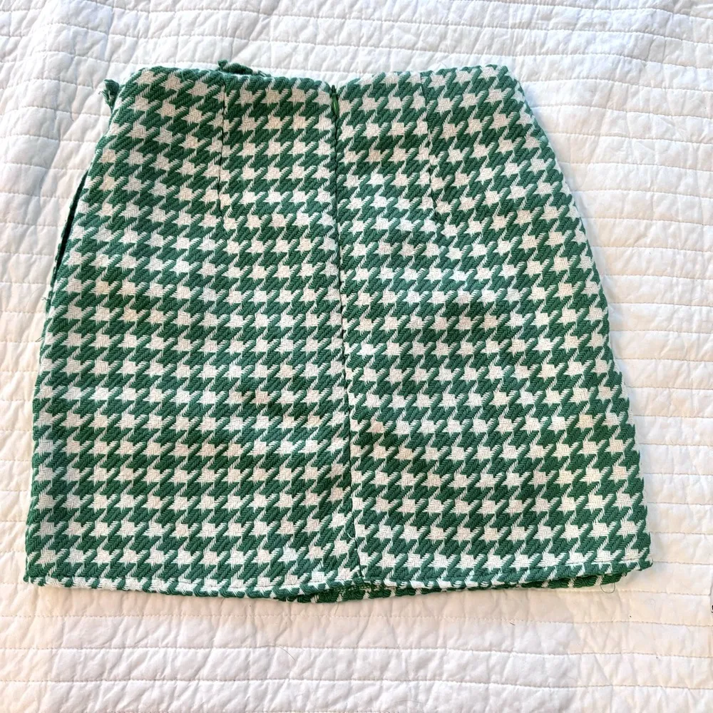 Misguided Boucle Green and White Houndstooth Wrap Miniskirt NWT - Image 2