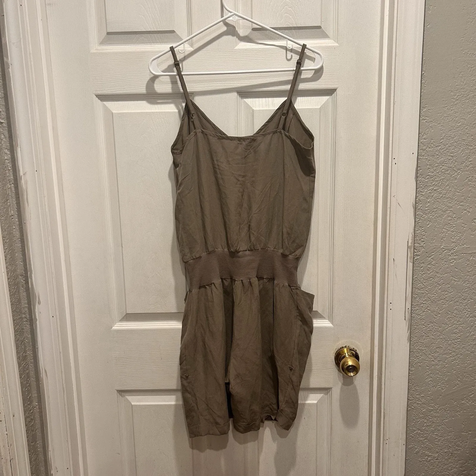 Gold Hawk Wome's Khaki Silk‎ Linen Romper Y2K Beachy Boho Festival Quiet Luxury Tan Size L - Image 5