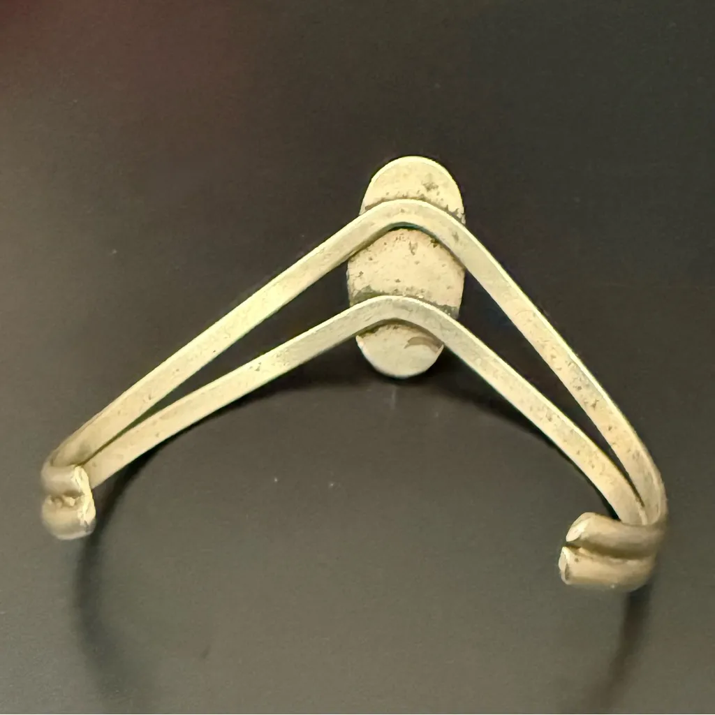 Vintage Unsigned Mexican Silver Abalone Shell V Cuff Bangle Bracelet 9.9g. - Image 4