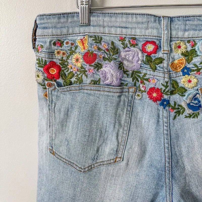 Anthropologie Pilcro Slim Boyfriend Embroidered Denim Shorts - Image 9