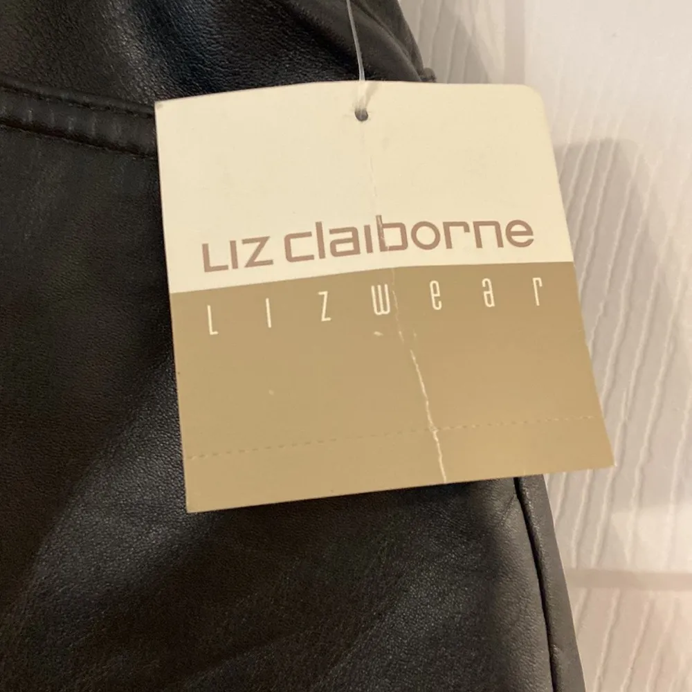 Liz Claiborne 100% Leather Skirt brand new so soft leather size 6 color black - Image 3