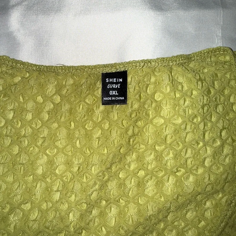 SHEIN Light Green Textured Blouse Size 0XL - Image 3