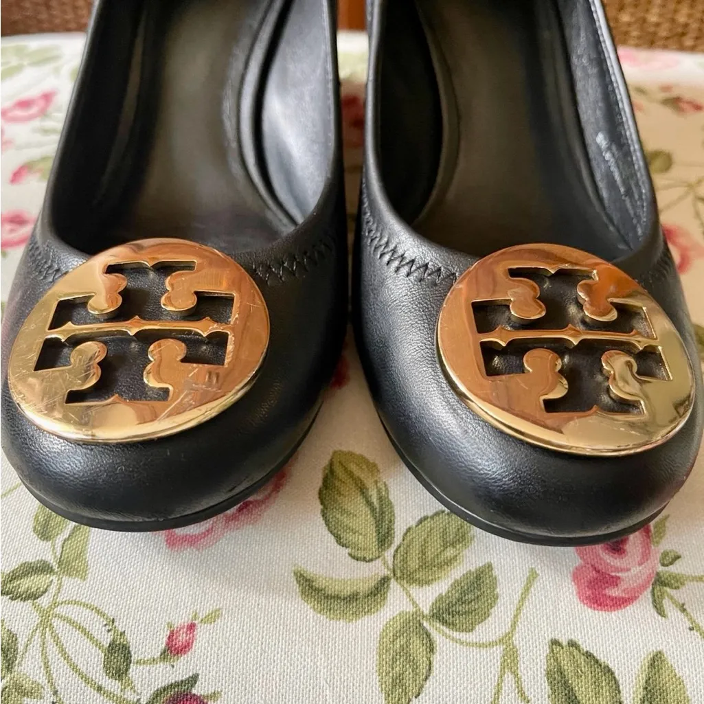 toryburch wedges Black Leather with Gold Logo - Image 2