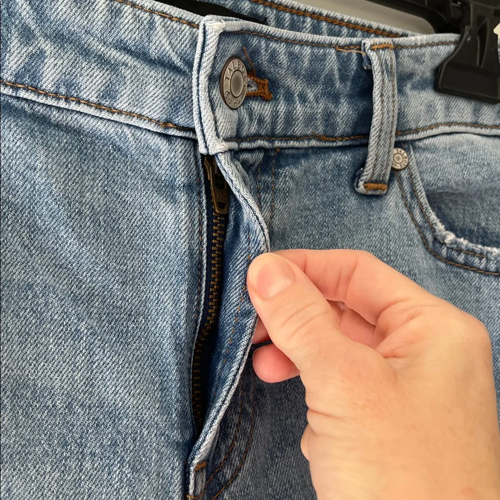 Talbots  Light Blue Denim Shorts Great Condition - Image 4