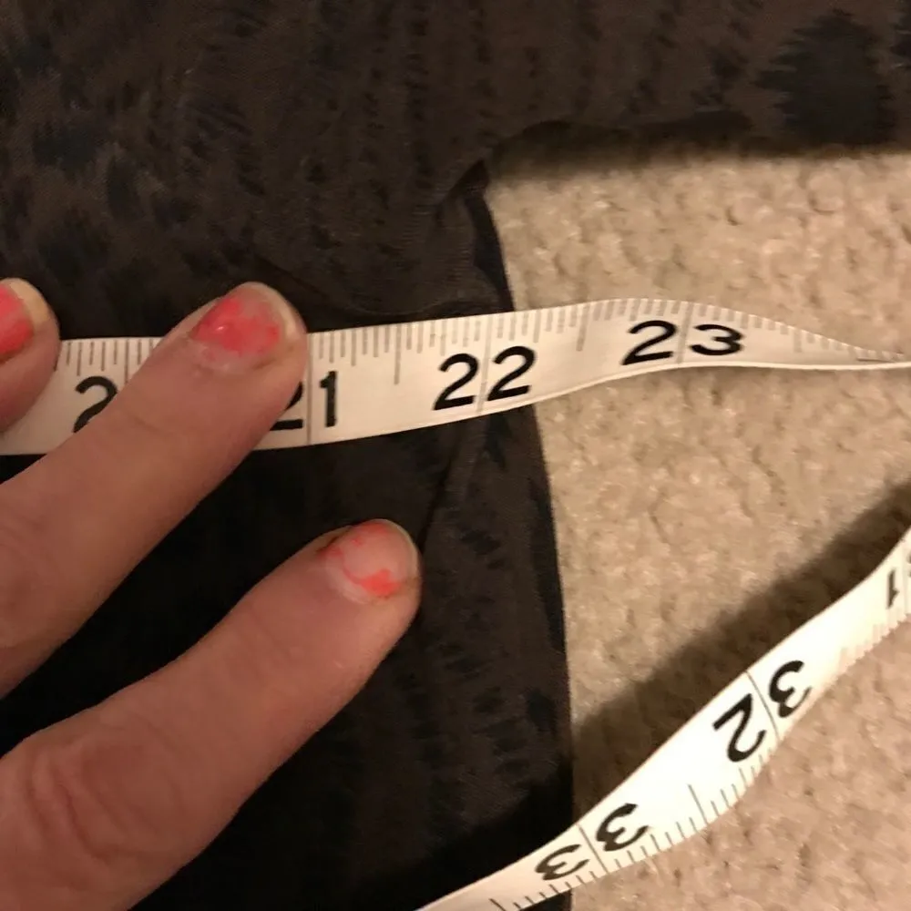 Cathy Daniels missing labels measures a large - Image 11