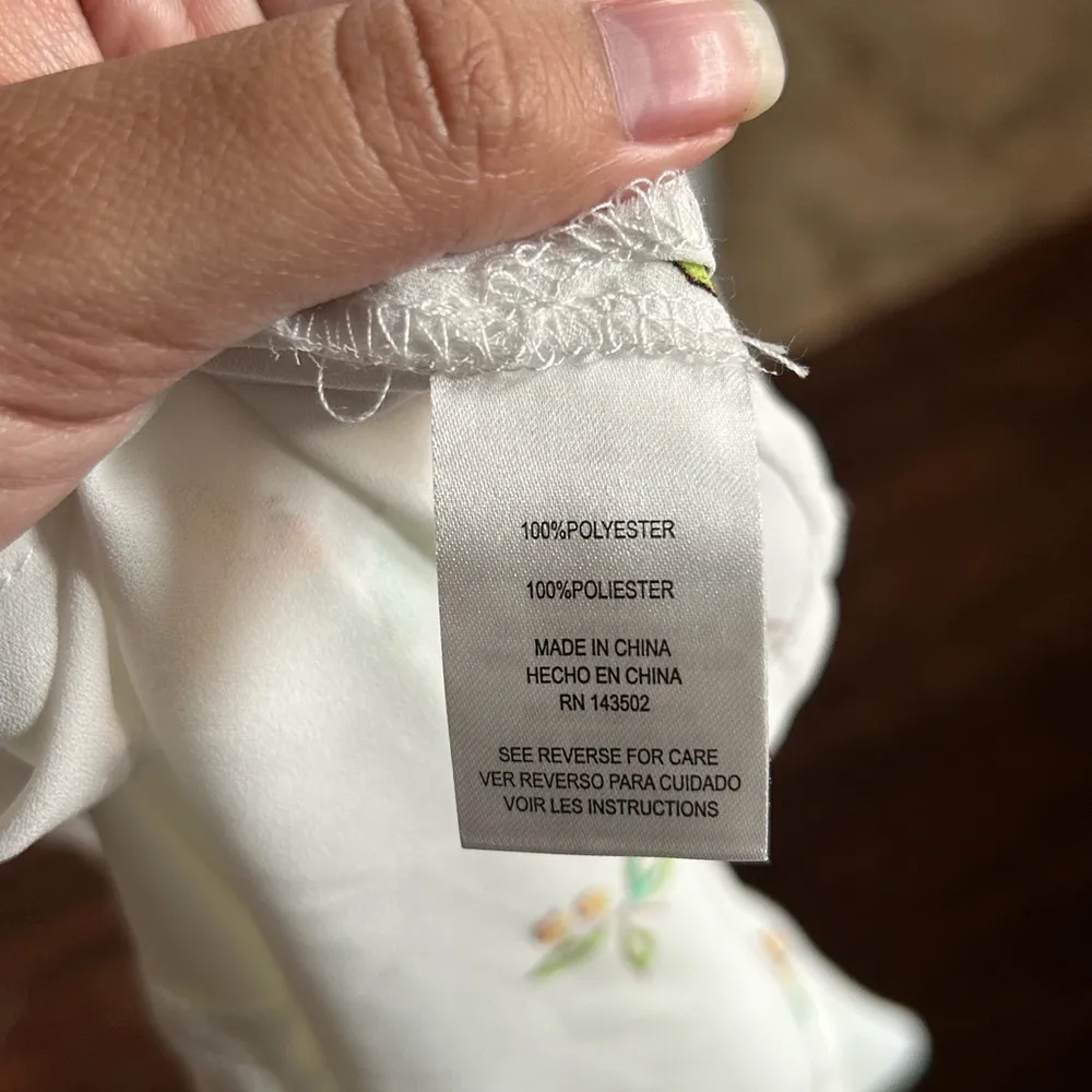 NWT Finn and Grace Floral Print White Blouse | Size: M - Image 5