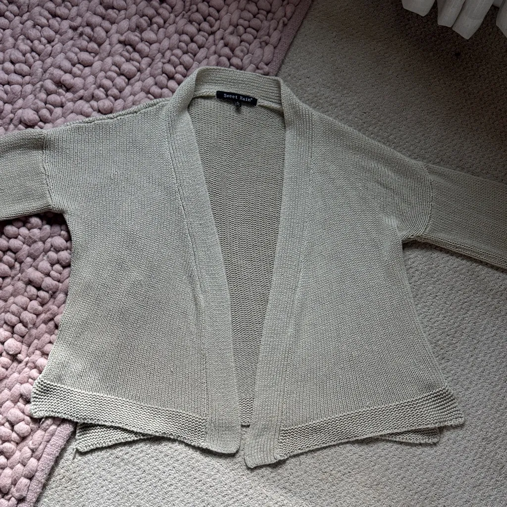 Sweet Rain Cream Cardigan sz small - Image 2