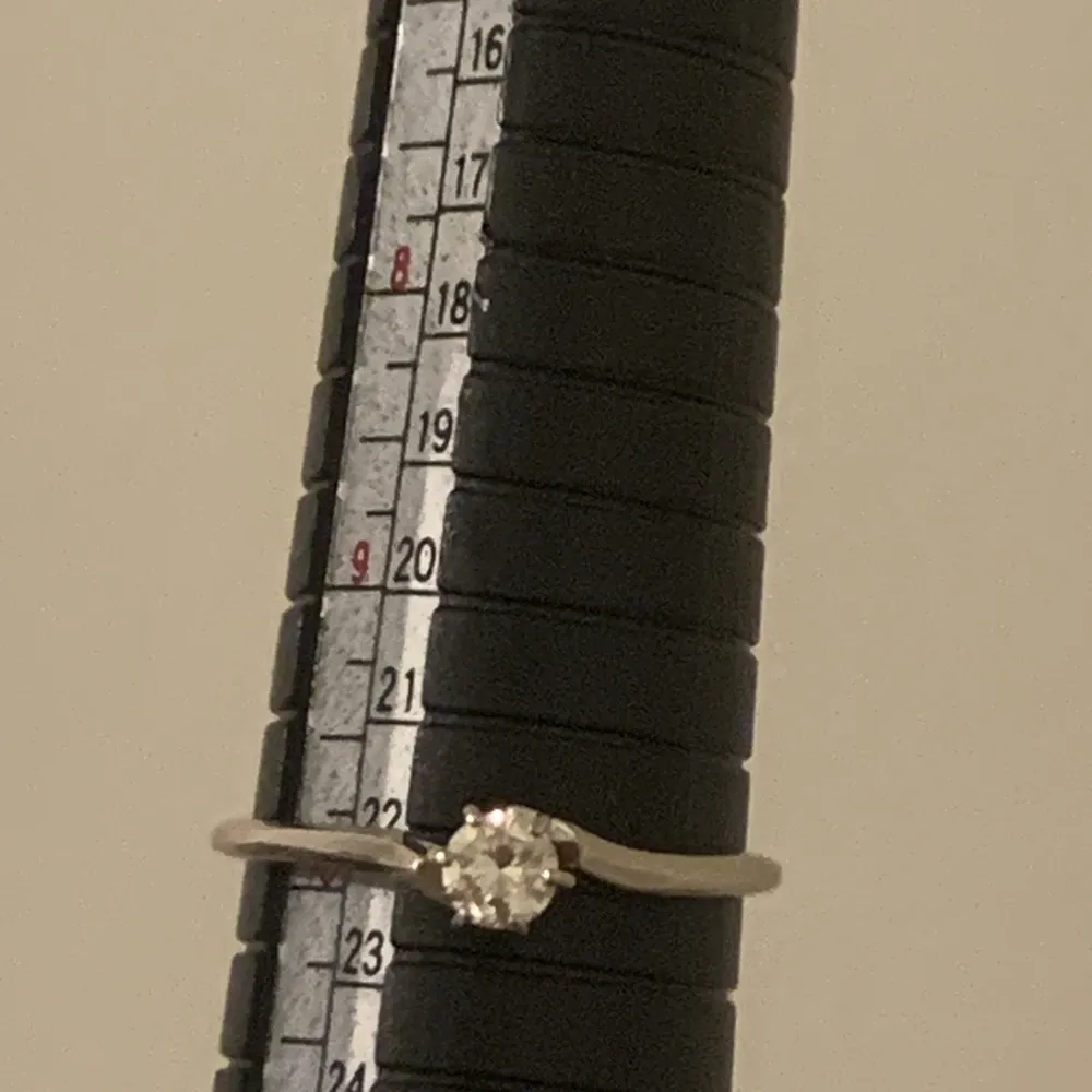 14k White Gold Diamond Soliatire Ring - Image 7